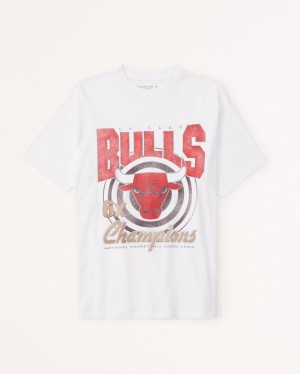 White Abercrombie And Fitch Oversized Boyfriend Chicago Bulls Graphic Women T-shirts | 01MCRLQSO